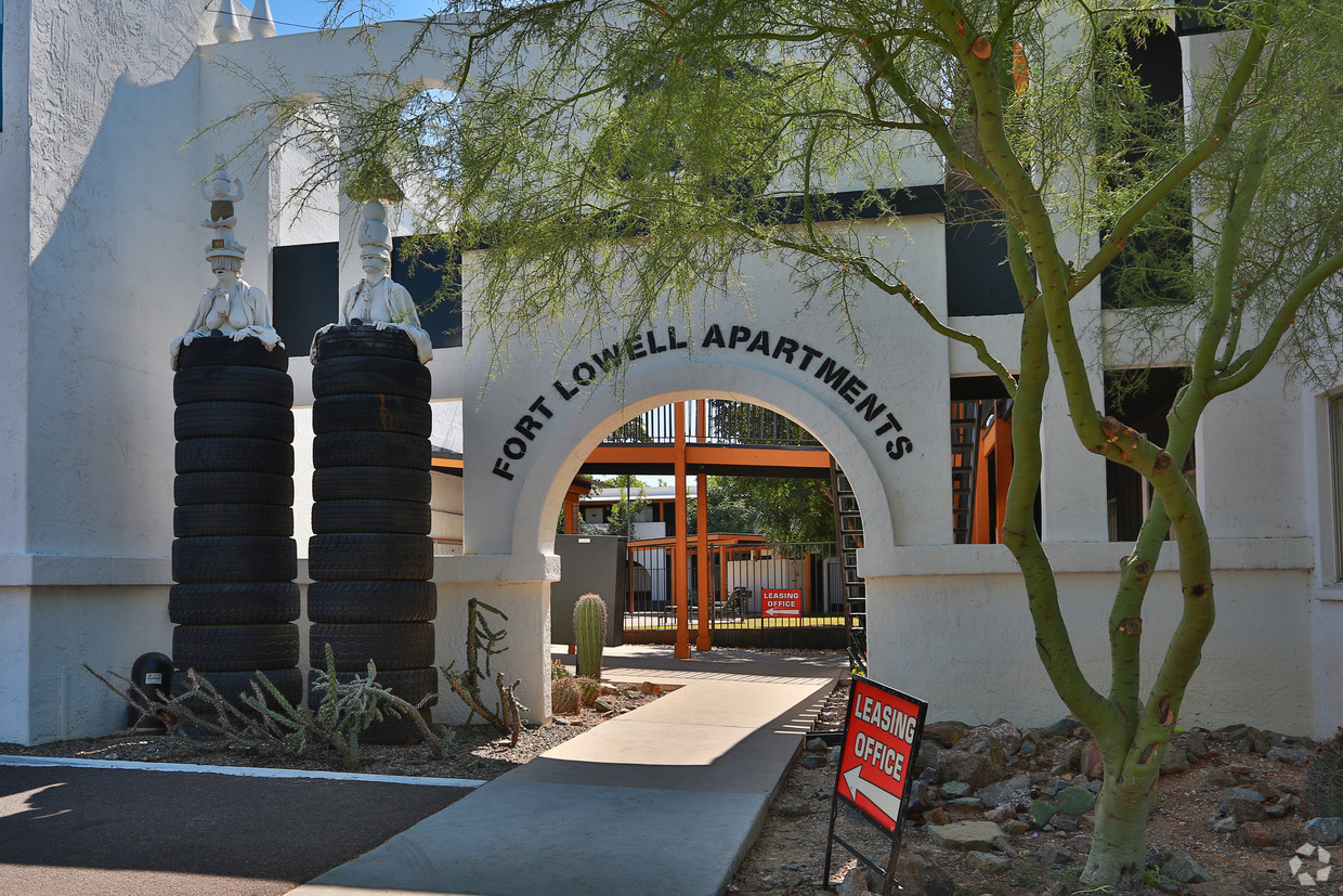 2230 E Fort Lowell Rd Pet Friendly in Tucson, Arizona